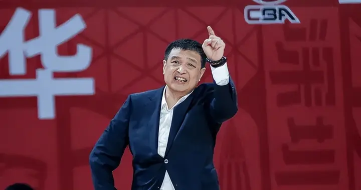 深圳117-97淘汰北控，来看赛后闵鹿蕾、陈国豪与郑永刚说了什么？