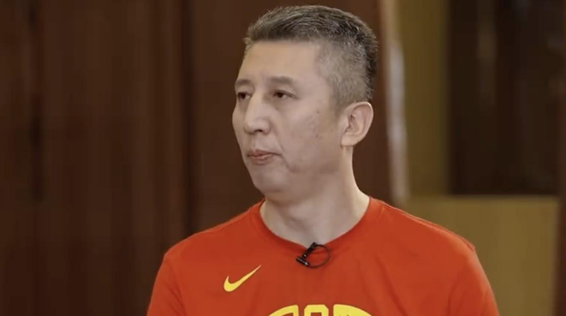 马不停蹄，中国男篮主教练郭士强现场观战广厦vs辽宁G2
