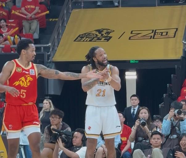 G2上半场：广厦58-42领先辽宁16分，双方各有16次犯规