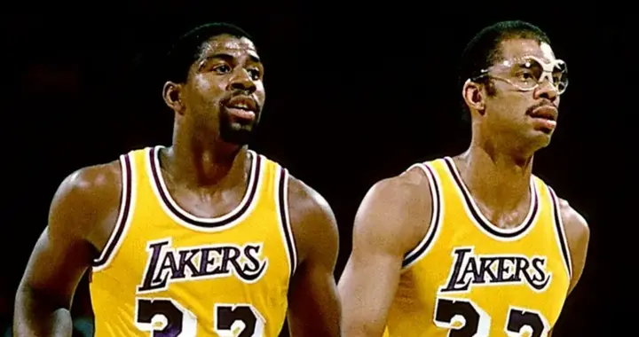 就在今天！湖人保持了39年的NBA纪录被打破了