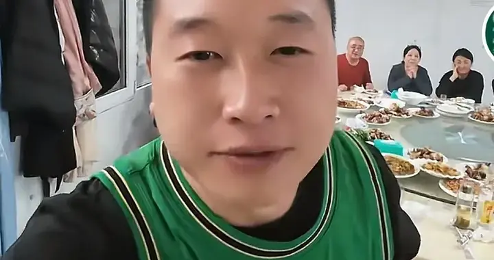 郭艾伦球迷辽阳聚会，玄冥二老被送别，杨鸣霸王别姬，塔倒塔奴惨