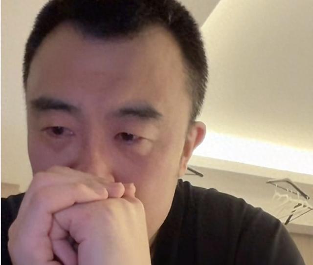 疑似告别？韩德君赛后含泪直播：退役的事我想说，但要先跟球队沟通