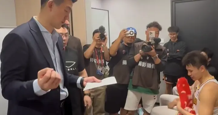 广厦夺G4更衣室！王博点三取胜原因，督促保护身体，讲话异常冷静