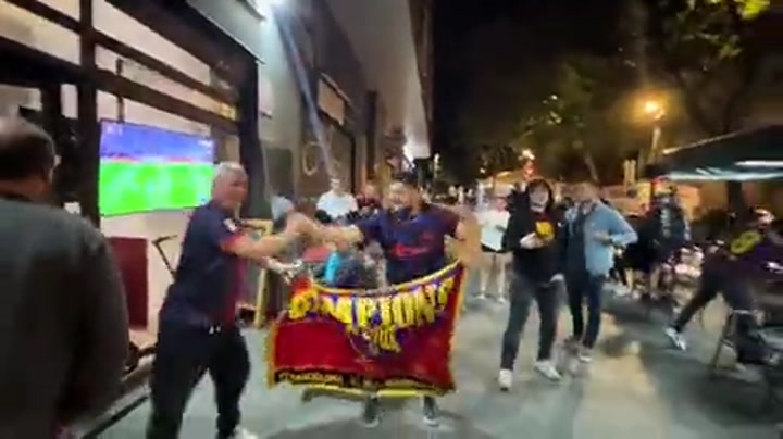 董路社媒：巴萨提前两轮西甲夺冠 巴塞罗那街头热闹非凡