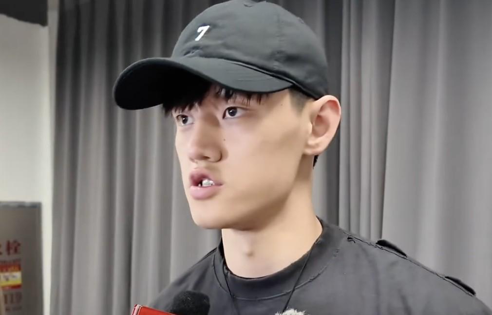 曾凡博：没能上场为球队尽一份力，感觉愧对球队愧对球迷