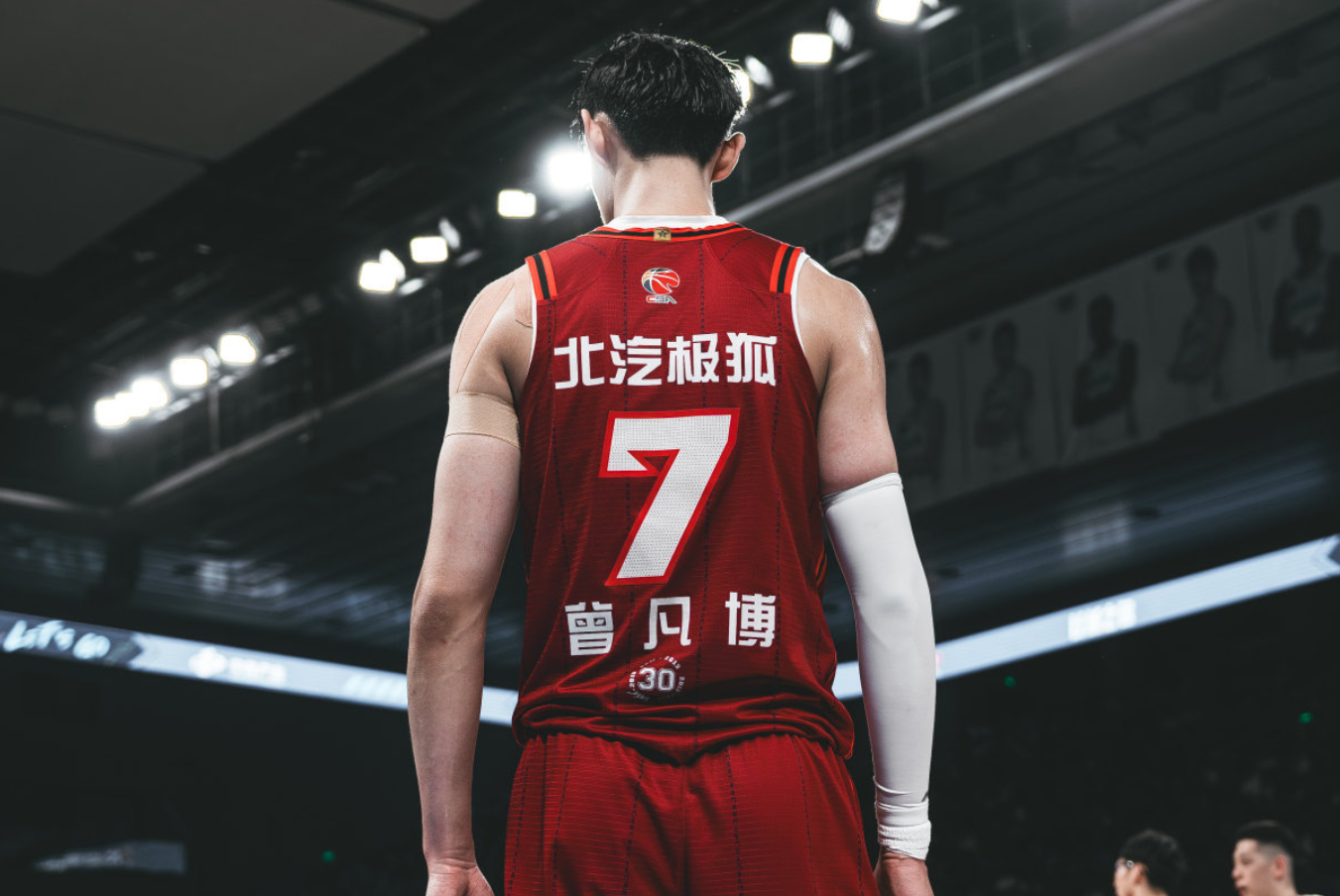 记者：曾凡博与北京男篮合同到期，今夏将全力冲击NBA