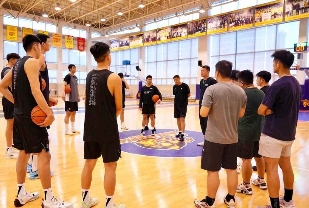 篮球东莞：广东男篮于昨日正式集结，首批队员进入全运会备战状态