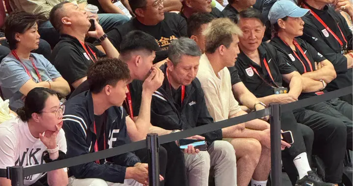 耐高阵容太豪华！宫鲁鸣艾伦畅聊，杜锋搂赵睿，胡金秋郭士强洽谈