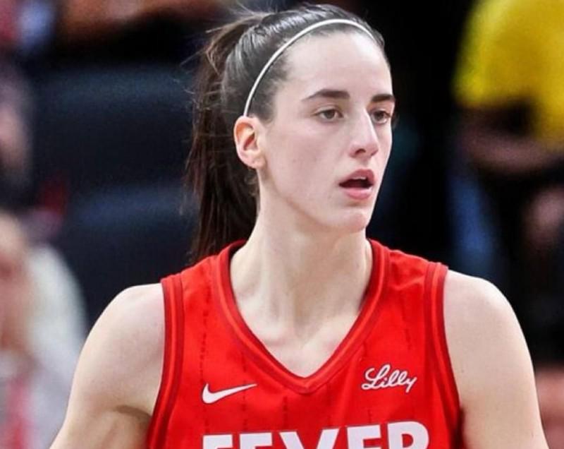记者：WNBA球星克拉克因为是白人且是异性恋，她正在被针对