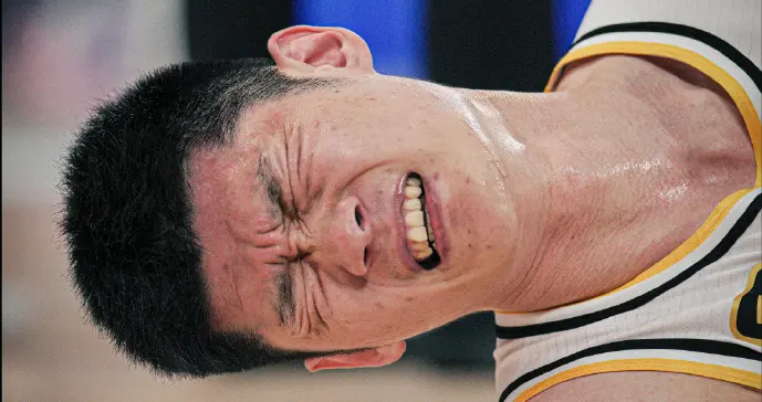 在中国，打职业篮球真的是富人游戏？“中国邓肯”就是绝佳反例！