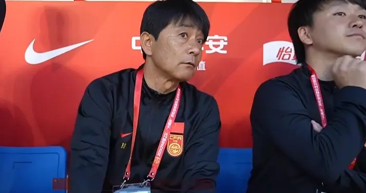 U16国足巨大失误！李祈福被队友“戏耍”，6战从未零封