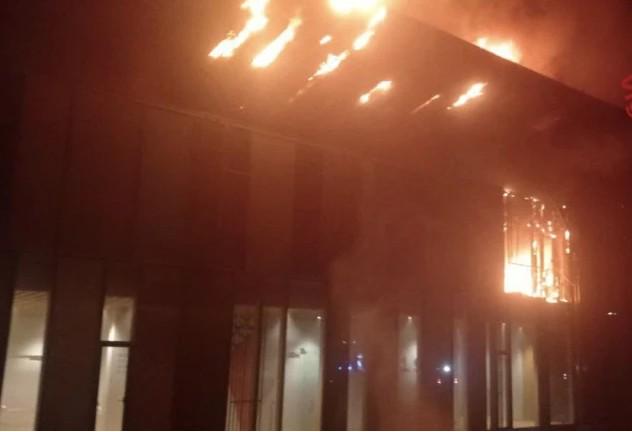 西媒：佛罗伦萨训练场发生火灾，有三名青训球员吸入烟雾就医