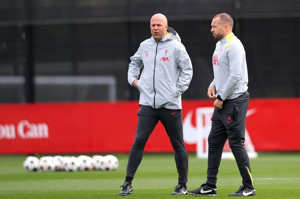 镜报：斯洛特正在寻找新的助理教练，库伊特等三人成候选