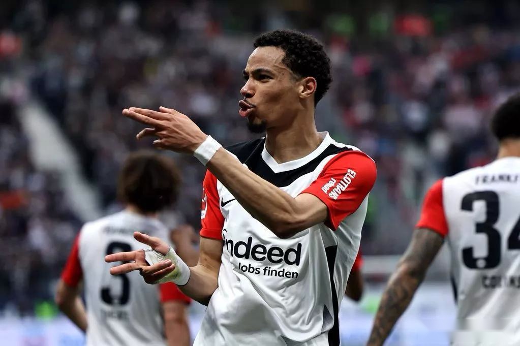 记者：为压低8400万镑要价，切尔西准备就埃基蒂克进一步谈判