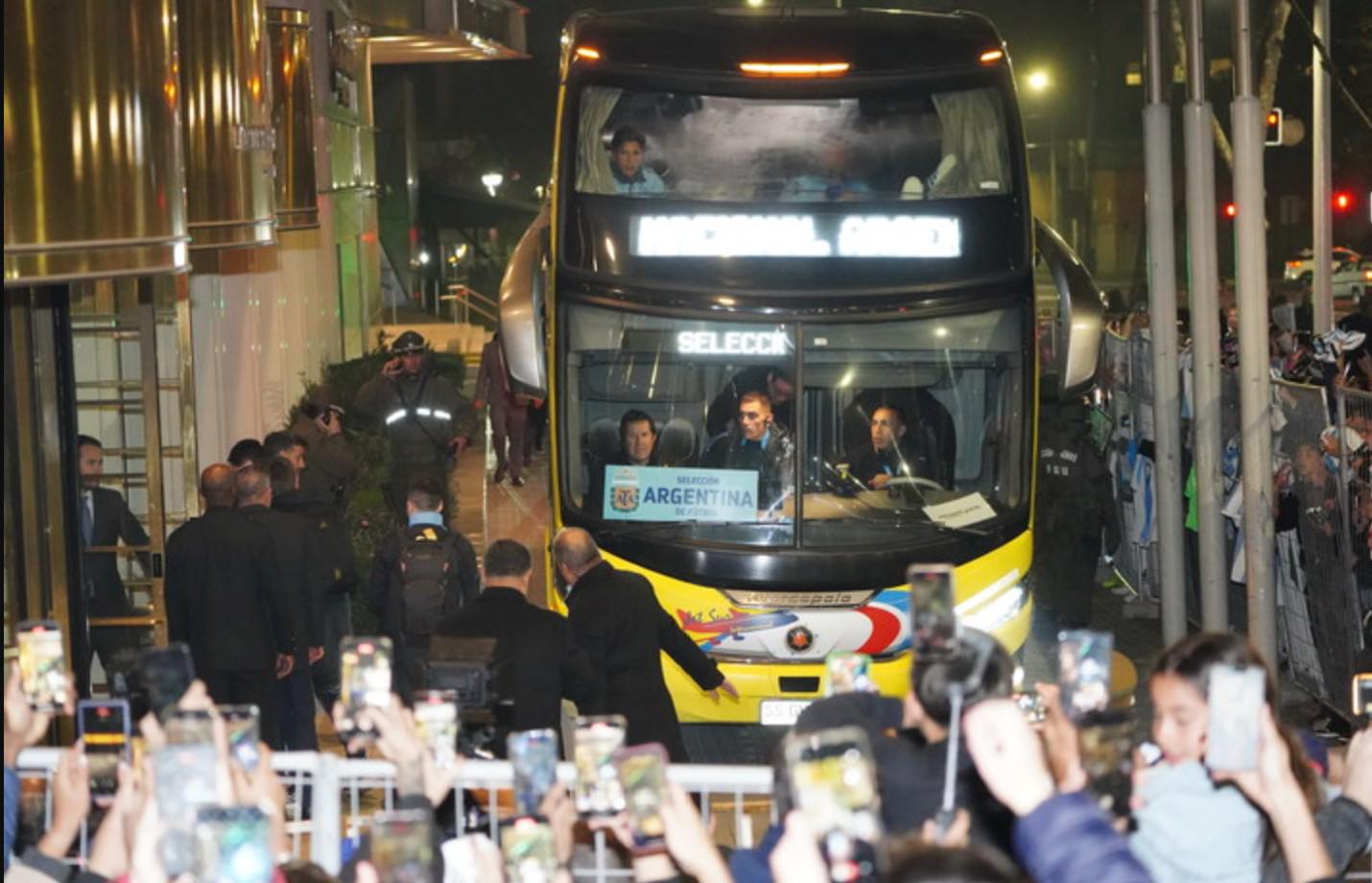 阿媒：智利足协未安排专用通道，导致阿根廷队出机场受阻