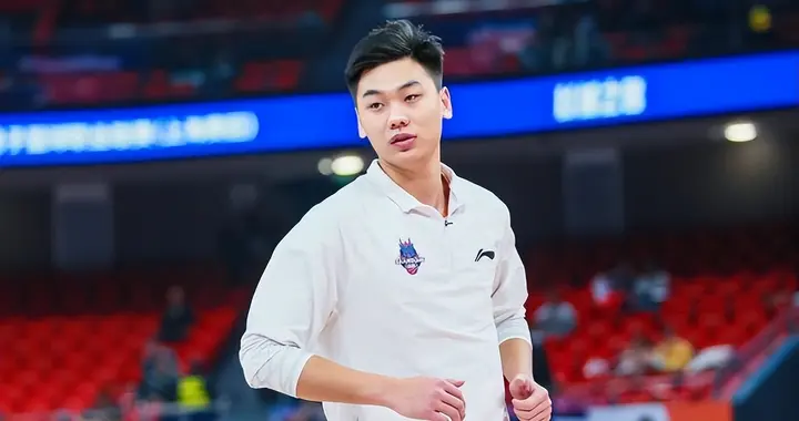 突发！鲁媒曝侯沛佐缺席训练基本离队，后续估计还有人离开！