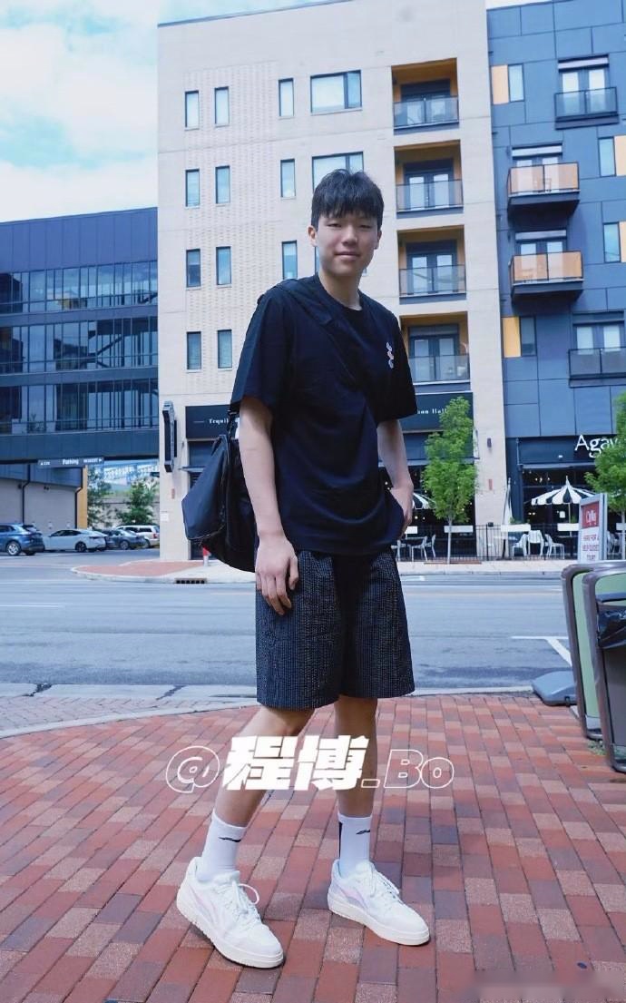 媒体人：杨瀚森试训完步行者马不停蹄前往下一站，一切顺利