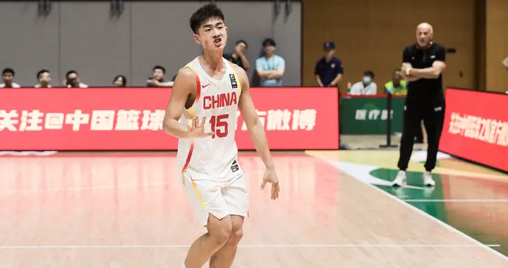 广厦后场后继有人了！18岁新星在国青打成双能卫，可成一把手！