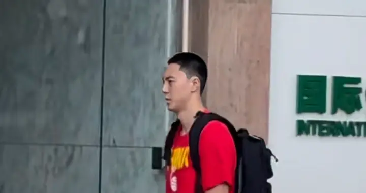 男篮集训动态！众人早起没睡醒，张镇麟徐杰关系好，4将暂时缺席