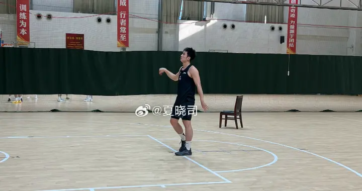 山东备战热身赛！陈培东于德豪刘毅回归，邱彪安排小将加练投篮！