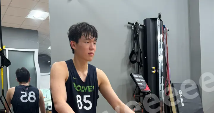 森林狼试训杨瀚森！满头大汗，球队内线需补强，但主帅不爱用新人