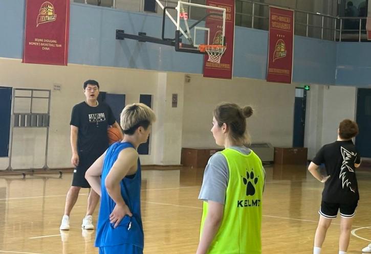 北京女篮主教练李翔：新赛季要有所突破，而结果得依靠大家的努力