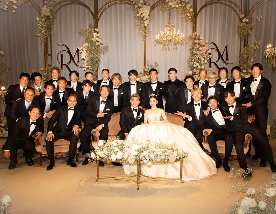堂安律举办婚礼，其妻子是名美妆博主，多名现役日本国脚出席
