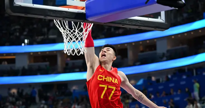 中国男篮突传坏消息！张镇麟因伤退出集训营，球迷质疑其诈伤