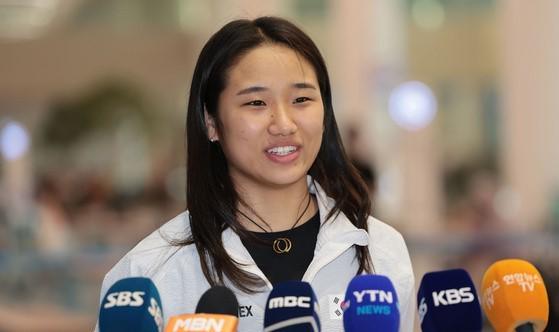 李宁争夺安洗莹赞助合约，每年高达1800万人民币