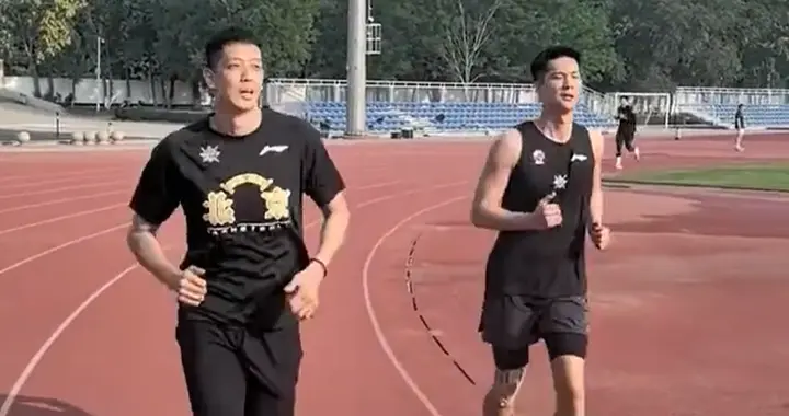 张庆鹏正式带队训练！全队晨练大汗淋漓，未见4将，调整还将继续