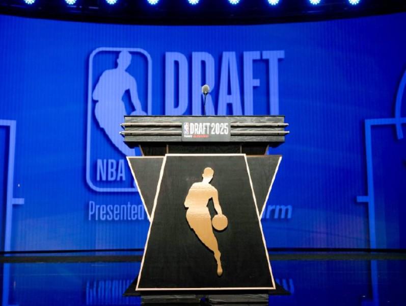 实时更新2025NBA选秀：弗拉格当选状元