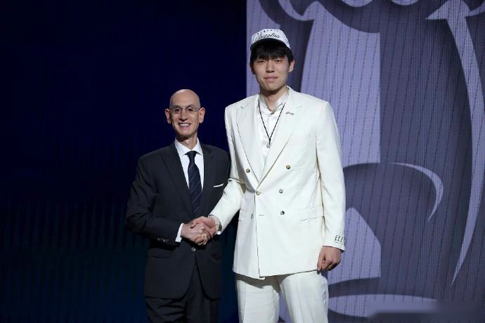 杨瀚森被开拓者选中后发文：你好，NBA！我叫Hansen Yang