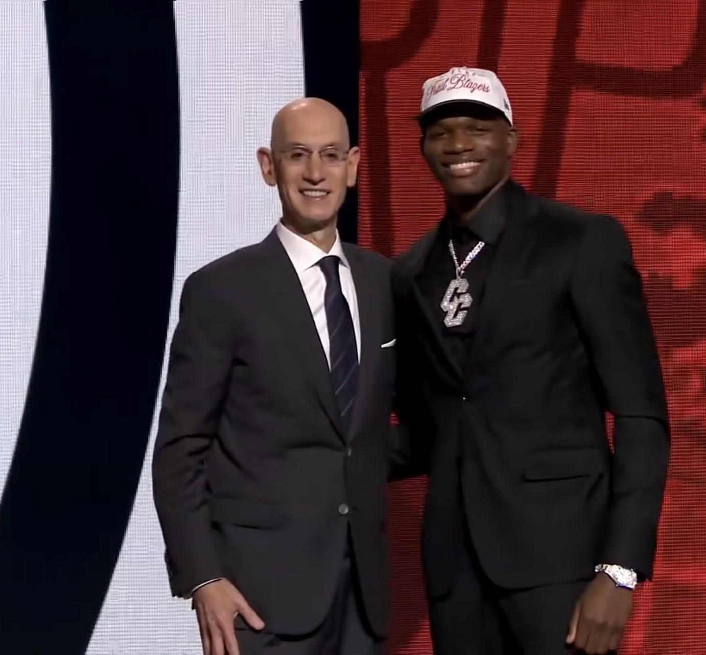 2025NBA选秀大会：开拓者队第11顺位选中华盛顿大学前锋考沃德