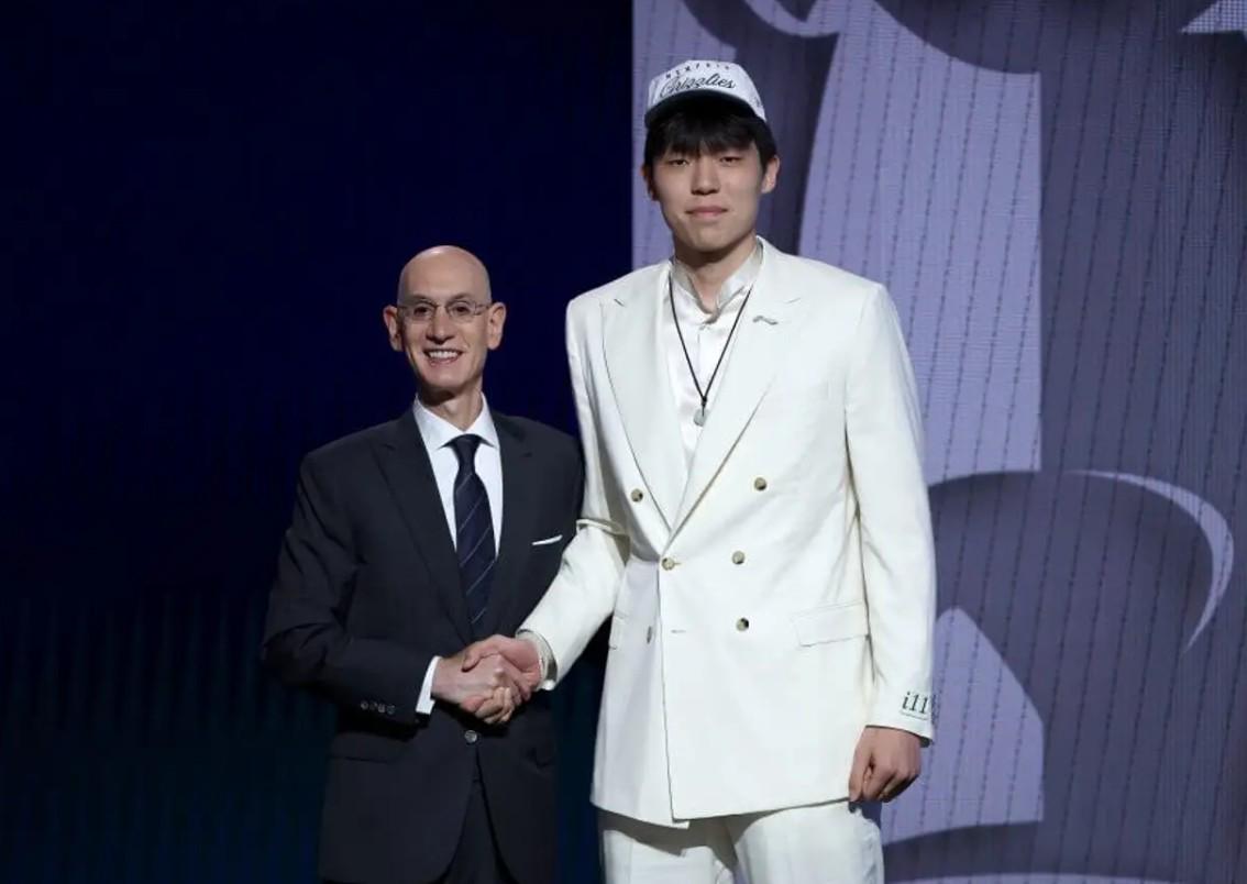 美选秀专家：开拓者在16顺位选杨瀚森下了血本，杨能否适应NBA要画问号