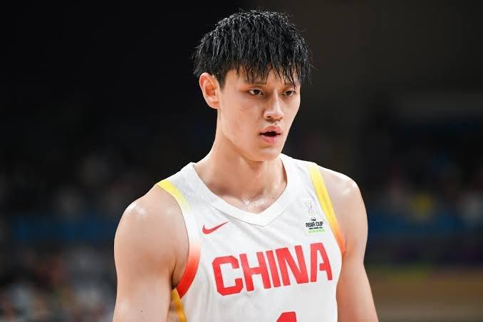 美记称曾凡博与篮网签下训练营合同，曾凡博工作室发文否认