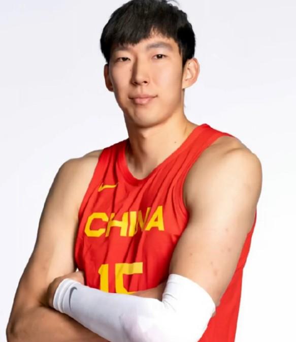 官方：周琦在男篮训练中既往伤情复发，将前往美国进行康复治疗