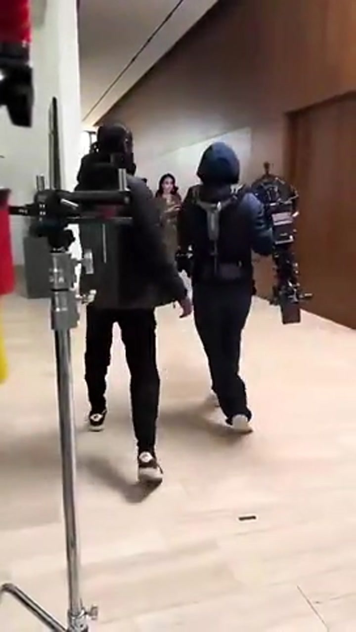 乔治娜在C罗面前跳起舞来 罗哥非常满意的点点头