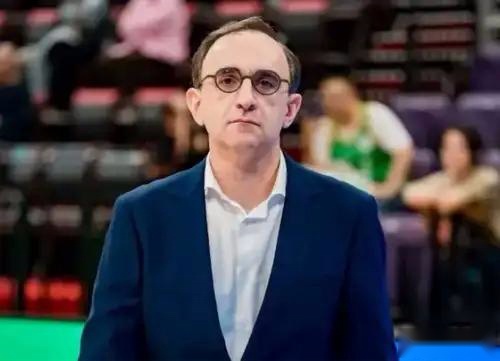 媒体人：乌戈将短期加入骑士夏联教练组，与辽篮续约顺利