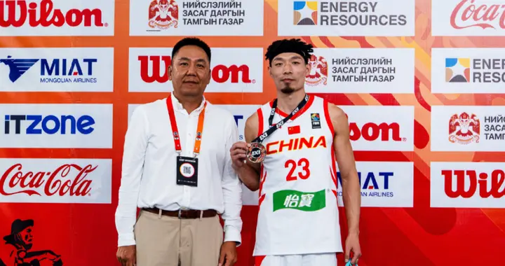 中国男篮第一个世界冠军！39岁老将登顶夺冠：张镇麟曾击败过他？