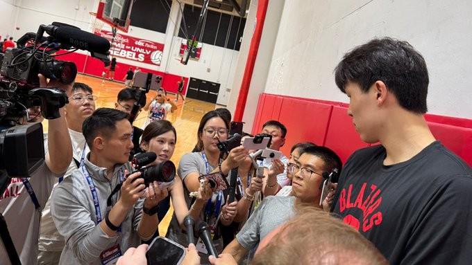 杨瀚森谈历史五人组：没见过更老的球员，所以选现役的詹东欧眉约