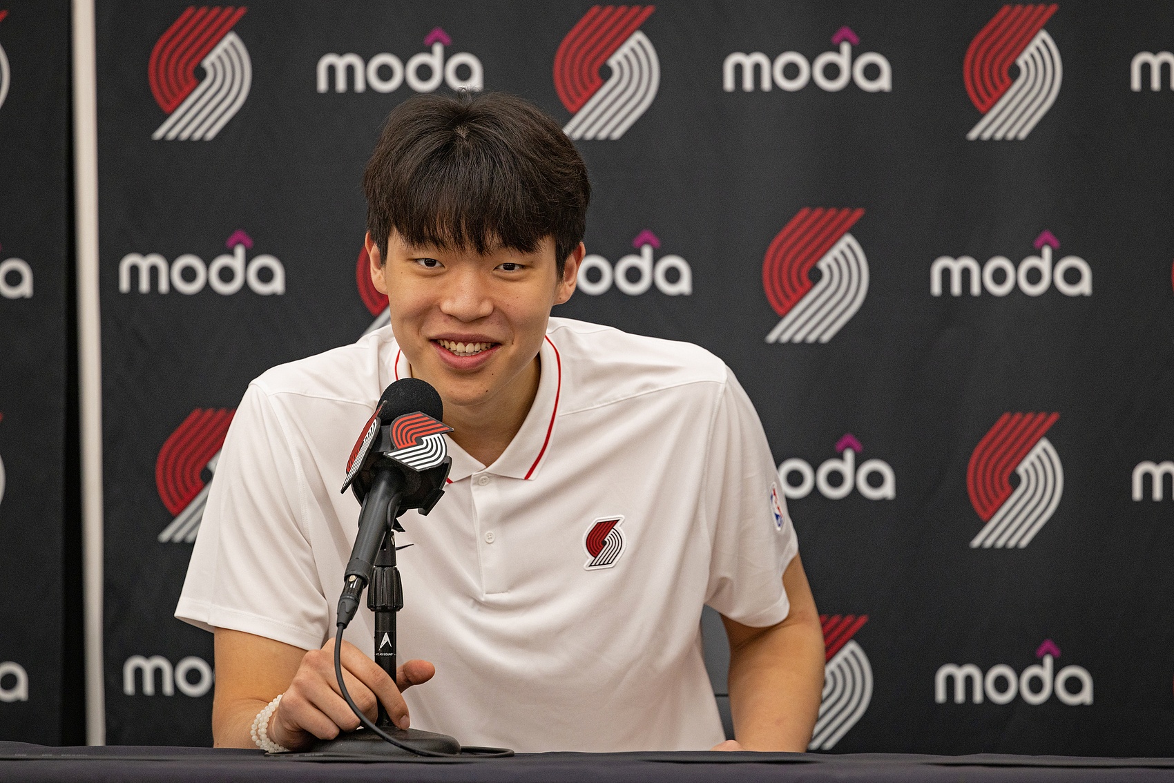 杨瀚森迎来NBA夏联首秀！自己打趣：不要上2分钟就被换下就好