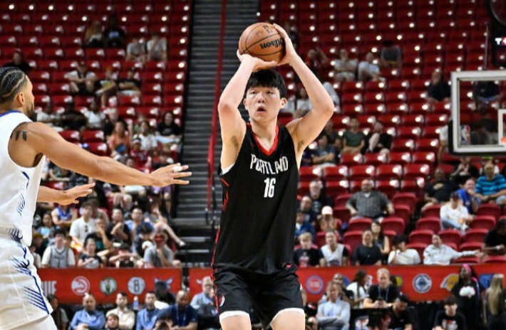 杨瀚森首秀10+5+4+3+1 开拓者106-73勇士