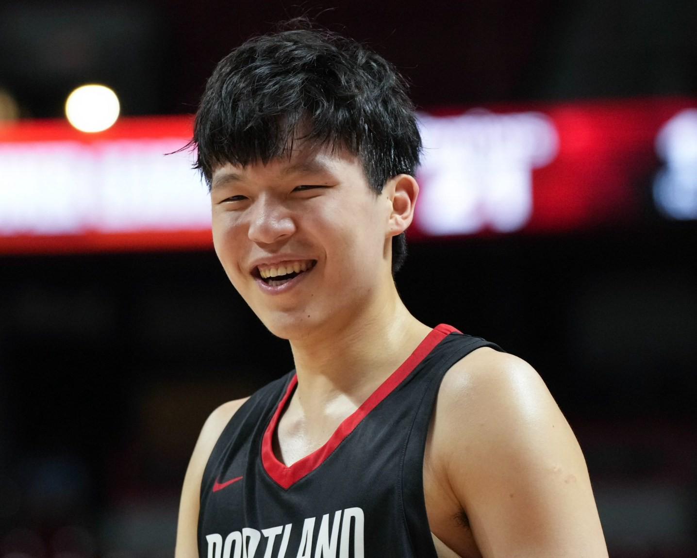 遇到偶像约基奇会跟他说什么？杨瀚森：可以合影和签名吗？