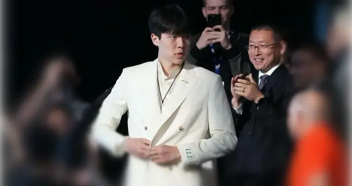 杨瀚森NBA首秀“10分”，我们和经纪人马捷聊聊商业价值