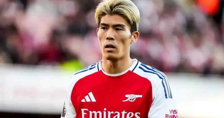 伤了也吃香！26岁日本国脚因伤惨遭枪手解约，却引得两大豪强争抢