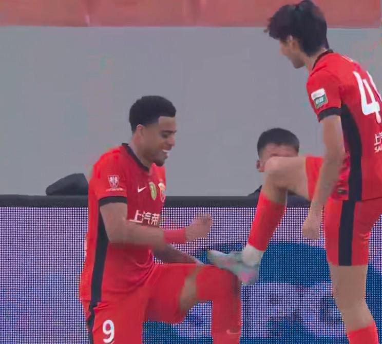 东体：海港撤销古斯塔沃报名，仅剩半年合同可踢亚冠也可离开