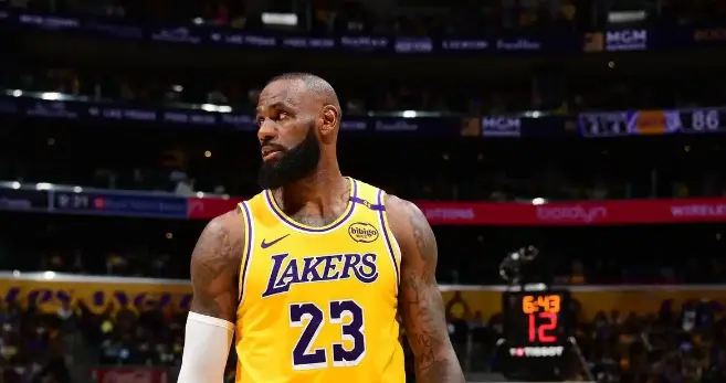 众所周知无限开火权谁都想要，但NBA现役仅5人配得上 詹皇落选