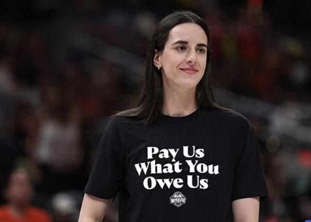 WNBA全明星球员在热身时，身穿同工同酬字样T恤