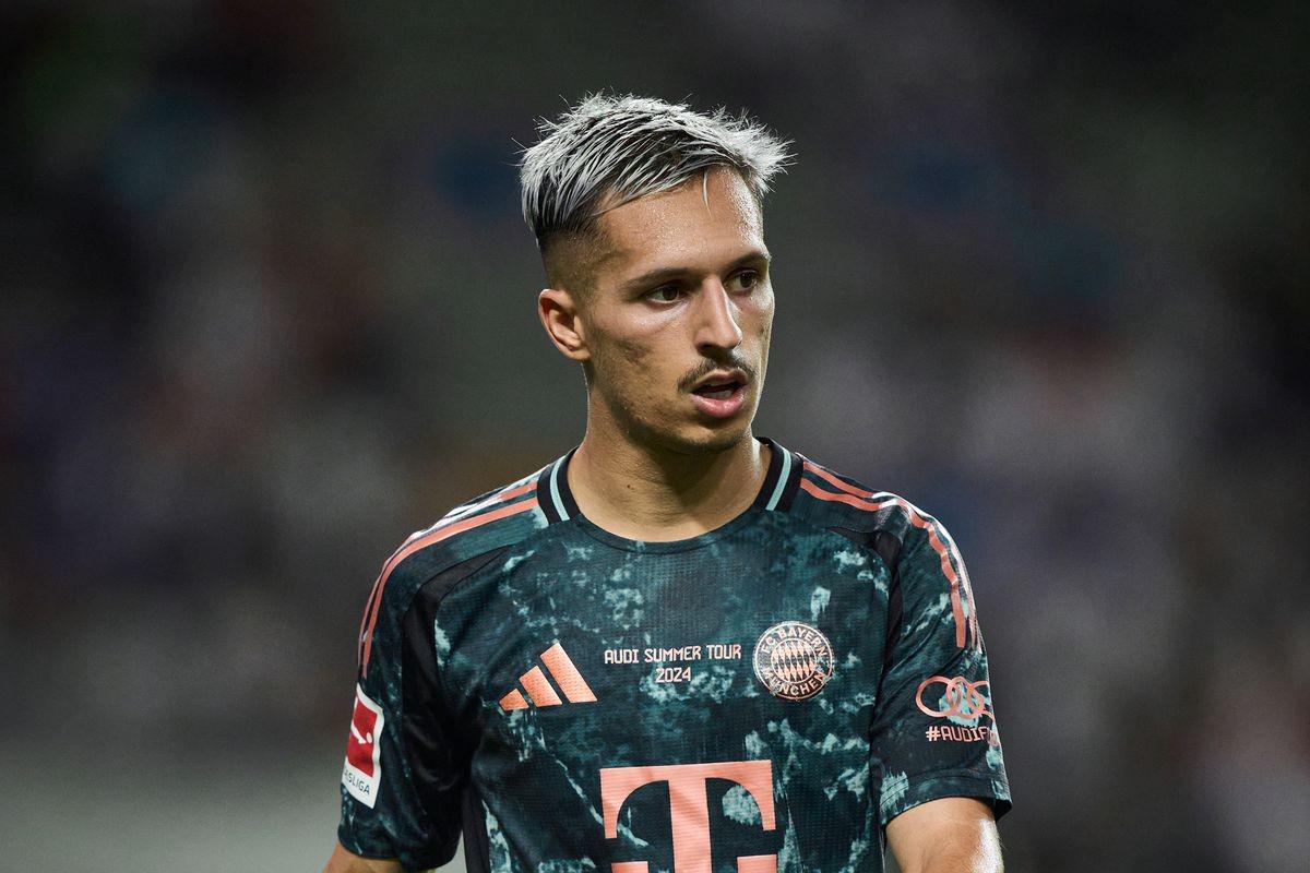 踢球者：费内巴切有意萨拉戈萨，但球员亲自致电穆帅表示拒绝