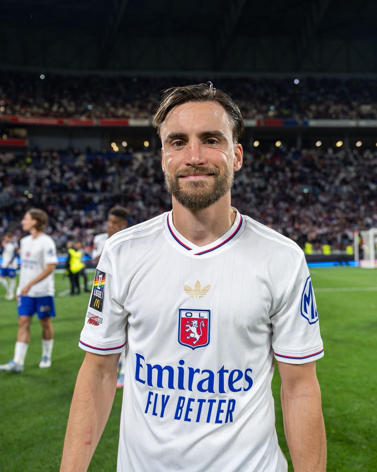 记者：里昂想加薪续约后卫塔利亚菲科，球员也可自由转会西甲